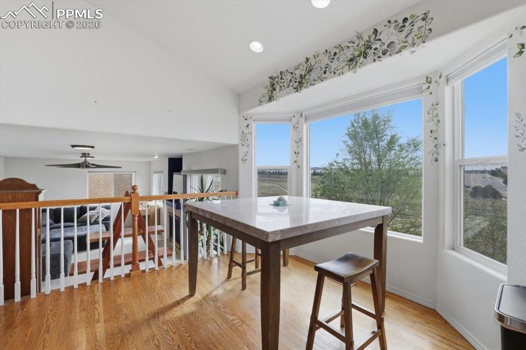 Image 18 of 49: Dining Area