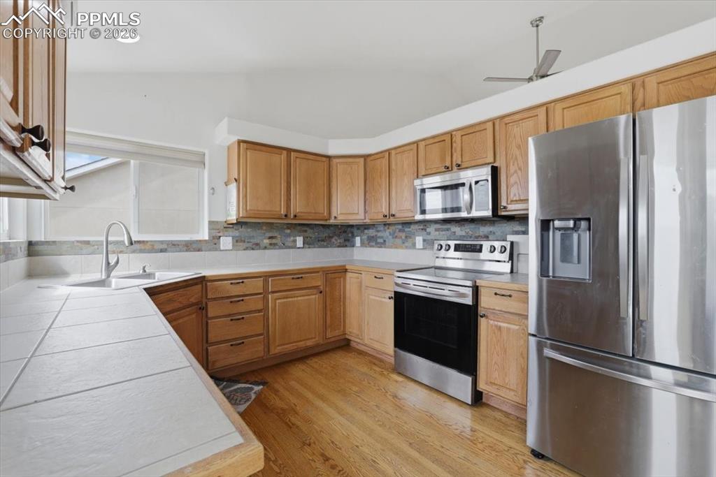 Image 20 of 49: Kitchen