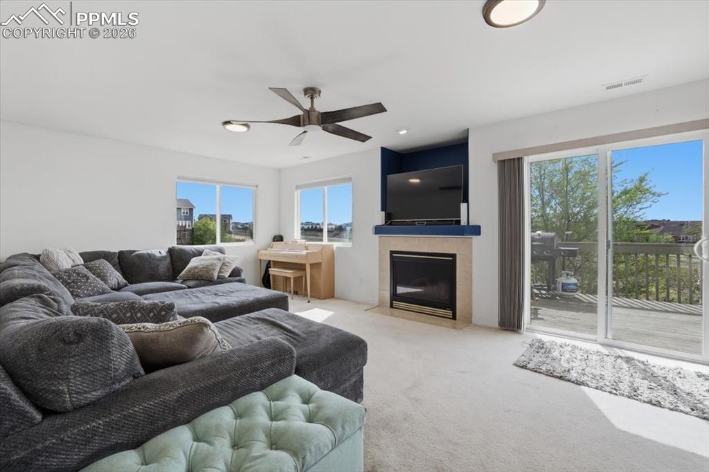 Image 21 of 49: Living Room