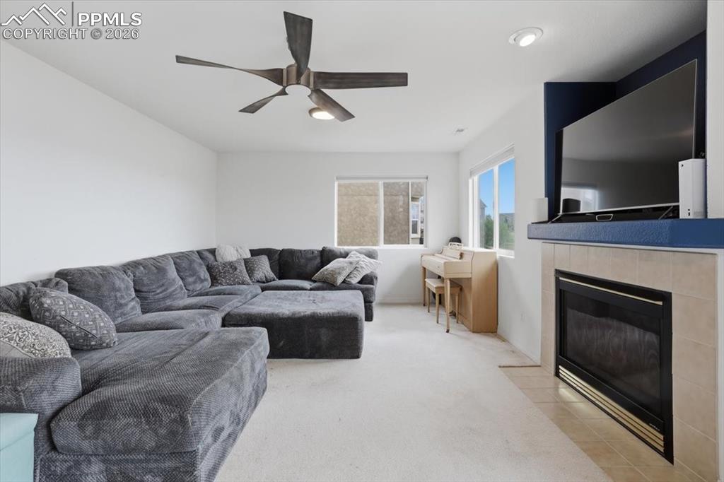 Image 23 of 49: Living Room