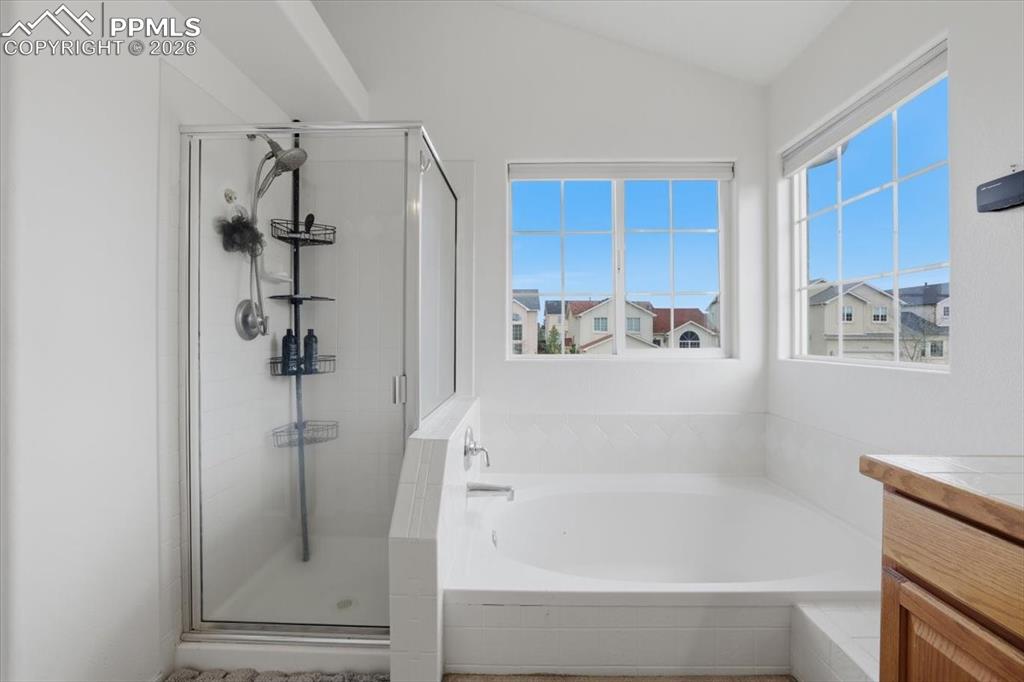 Image 33 of 49: Bathroom