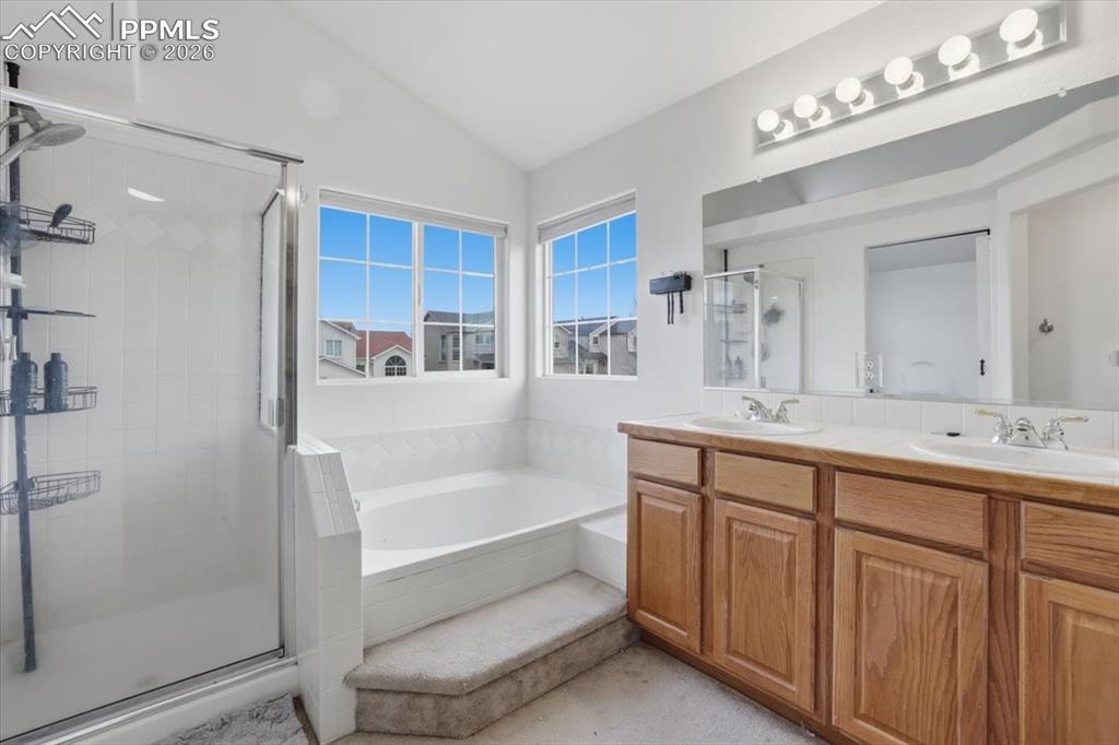 Image 34 of 49: Bathroom