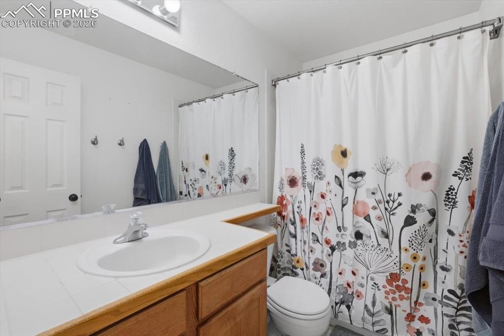 Image 37 of 49: Bathroom