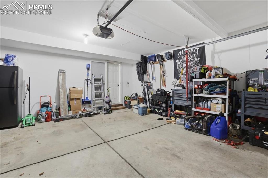 Image 43 of 49: Garage