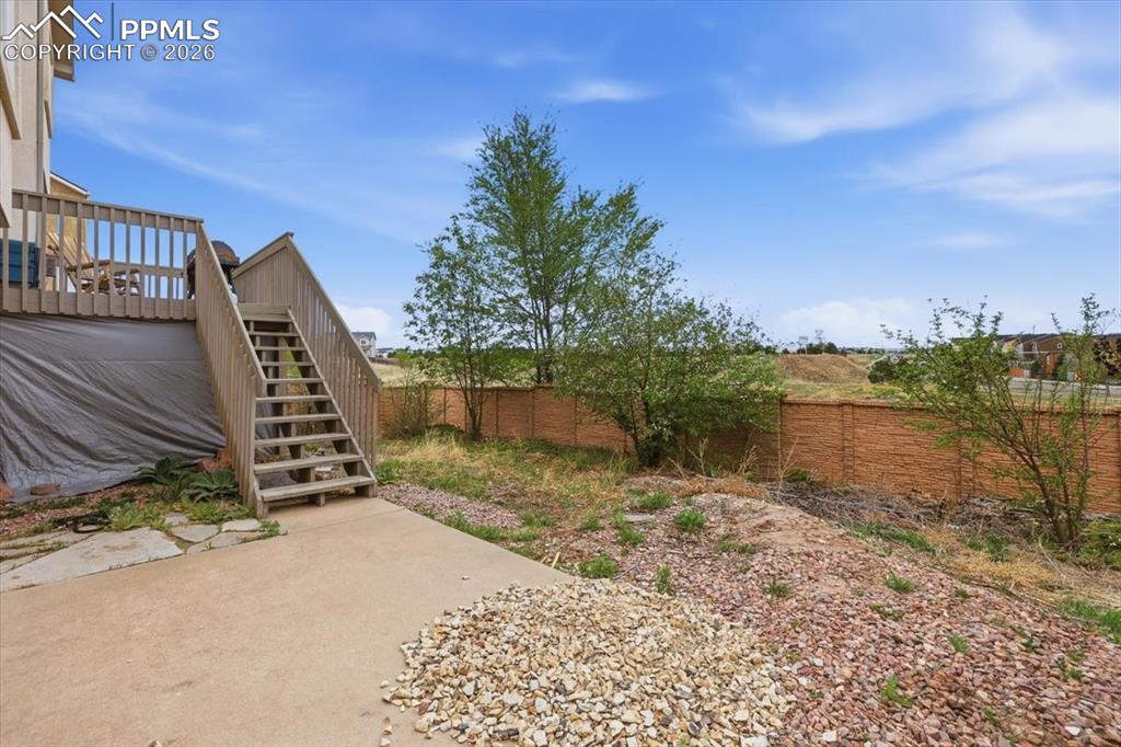 Image 48 of 49: Yard