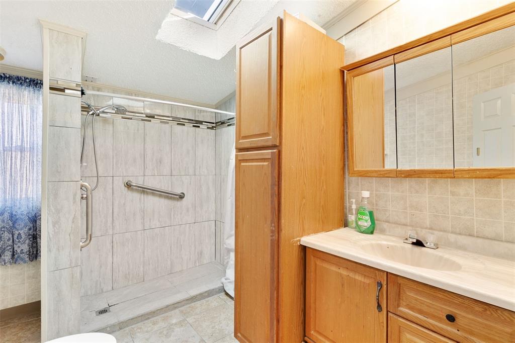 Image 17 of 25: No Description Available