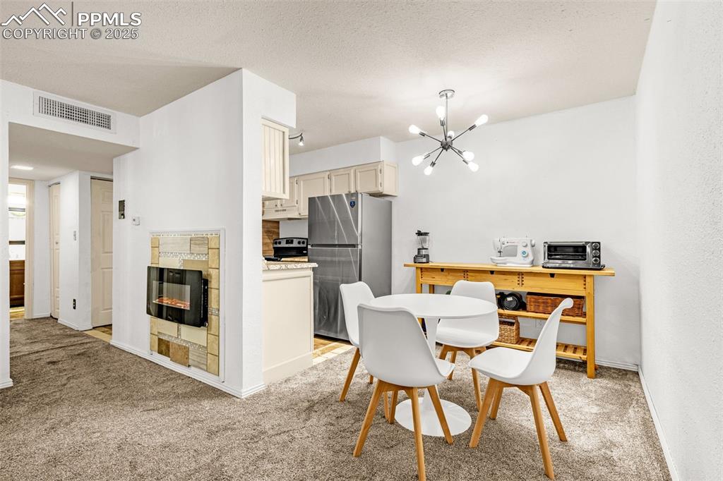Image 2 of 12: Dining Area