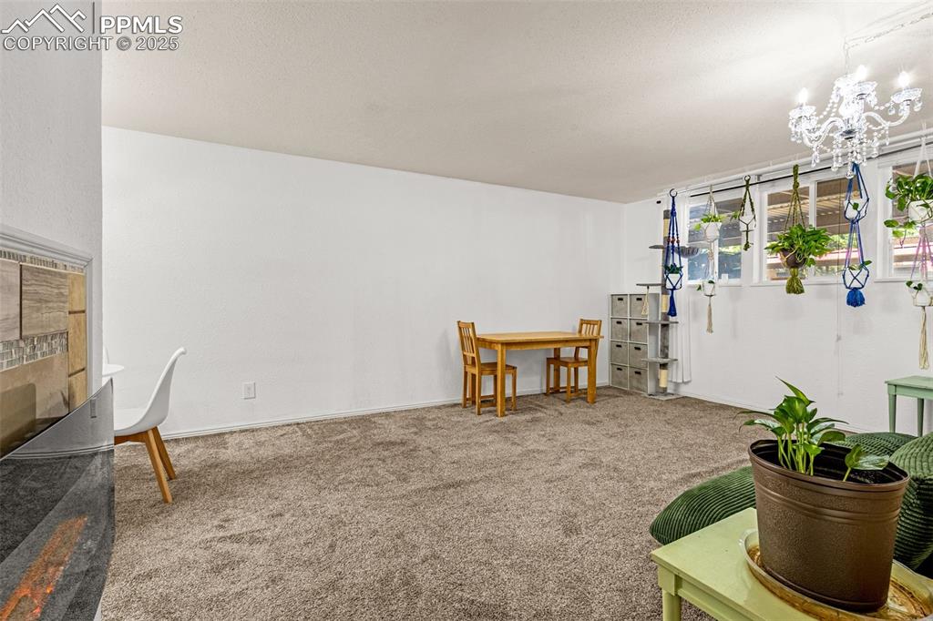 Image 4 of 12: Living Room