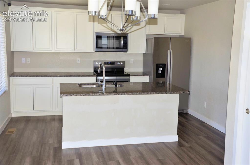Image 3 of 12: Kitchen
