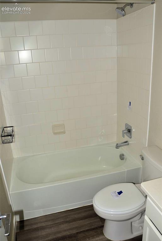 Image 8 of 12: Upstairs bathroom