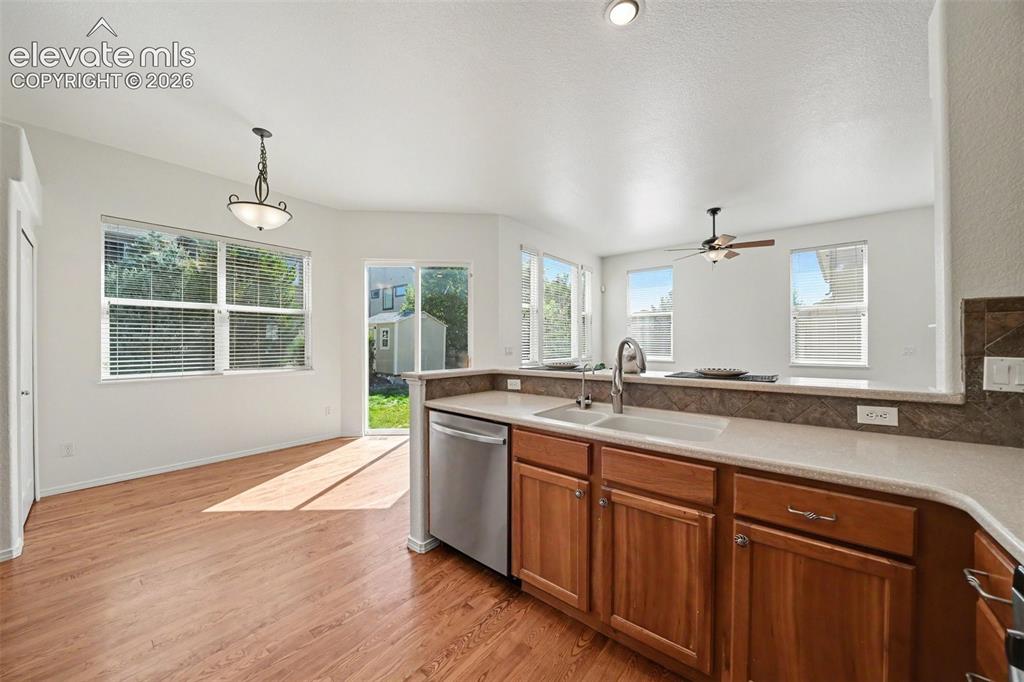 Image 11 of 41: Eat-in kitchen with plenty of space for casual dining.
