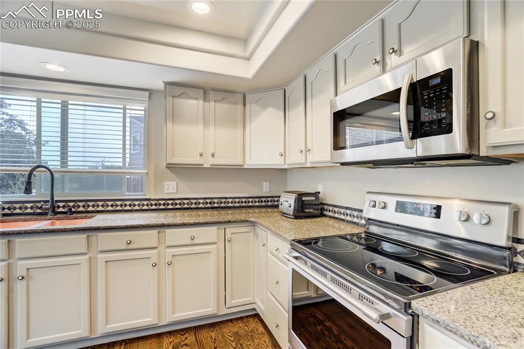 Image 11 of 39: Kitchen