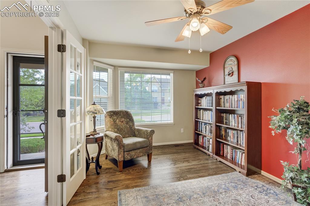 Image 16 of 39: Sitting Room