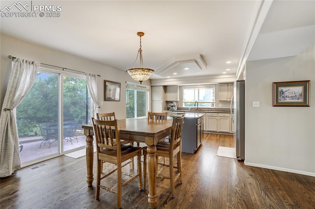 Image 7 of 39: Dining Area