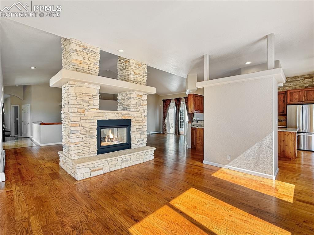 Image 15 of 50: Lots of natural light