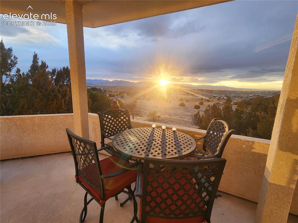 Image 4 of 50: Enjoy unobstructed sunsets