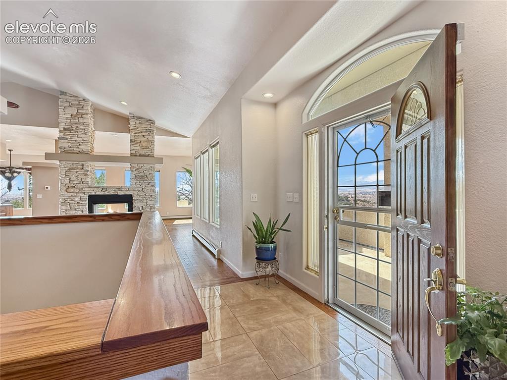 Image 5 of 50: Beautiful marble entry