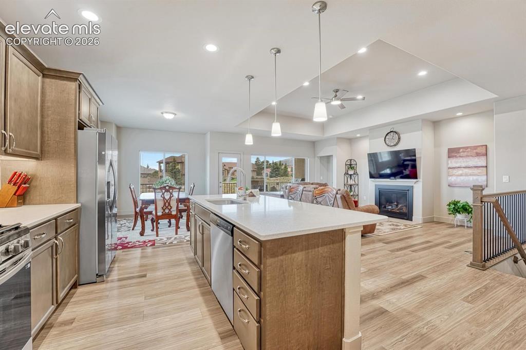 Image 9 of 50: Kitchen