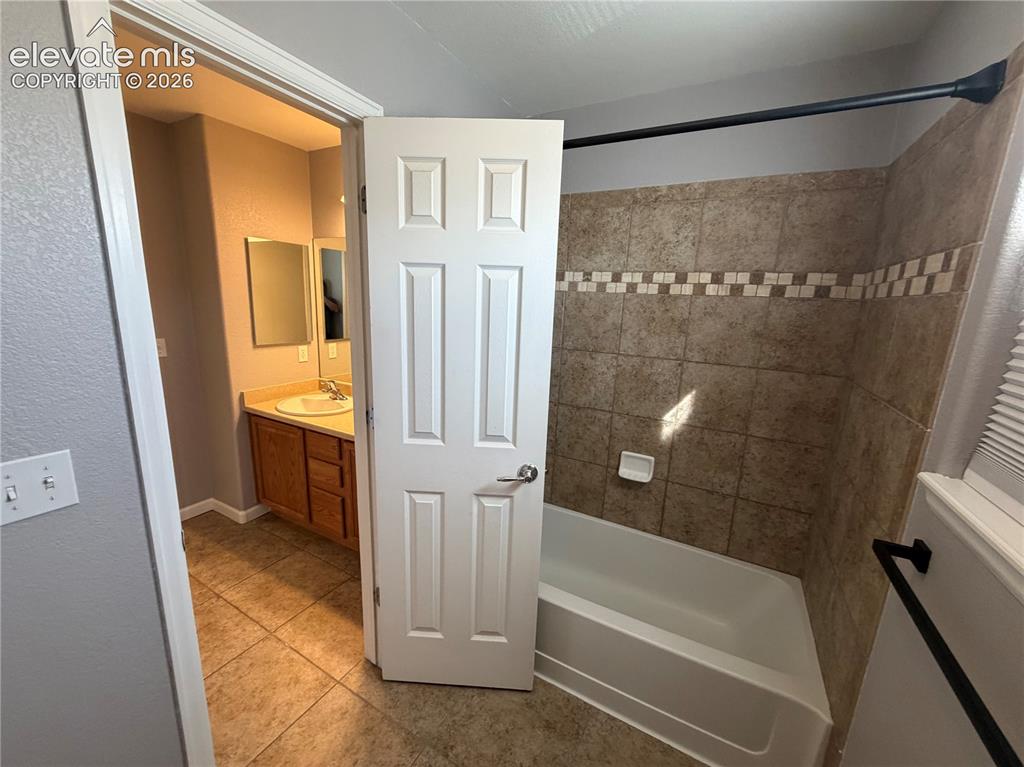 Image 15 of 25: Bathroom