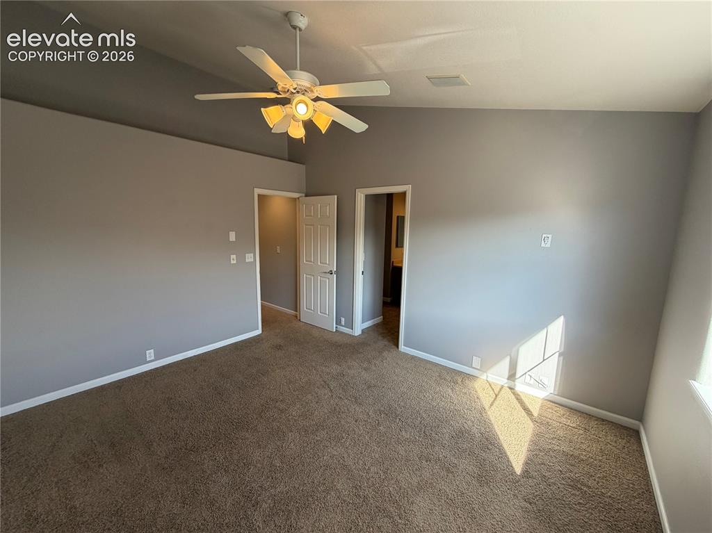 Image 16 of 25: Bedroom