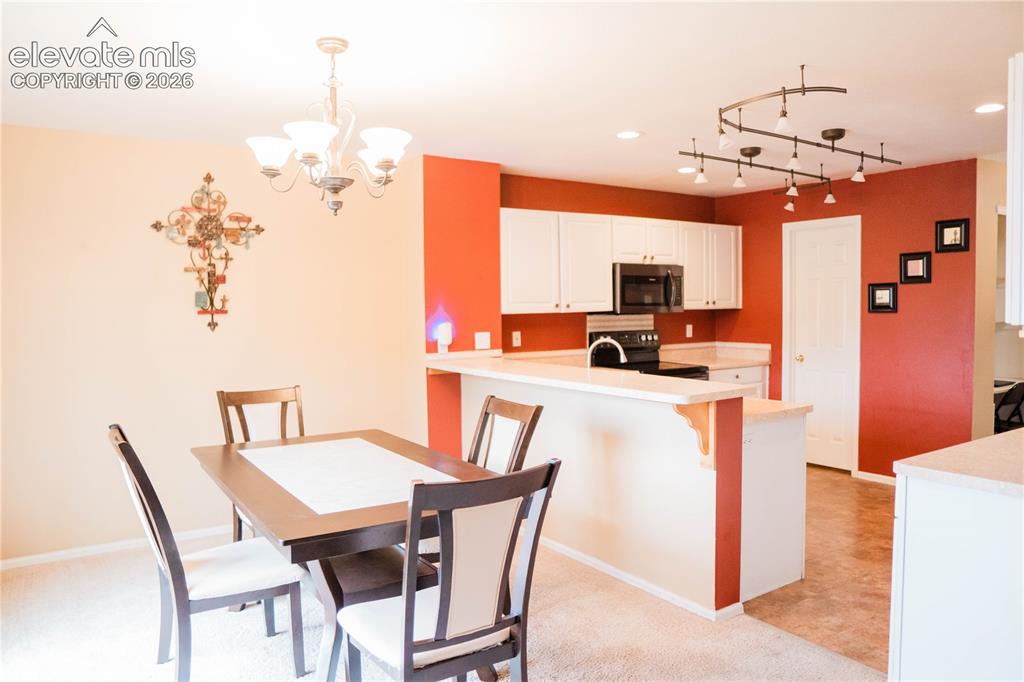 Image 10 of 34: Dining Area