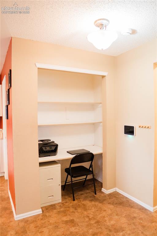 Image 12 of 34: office nook 