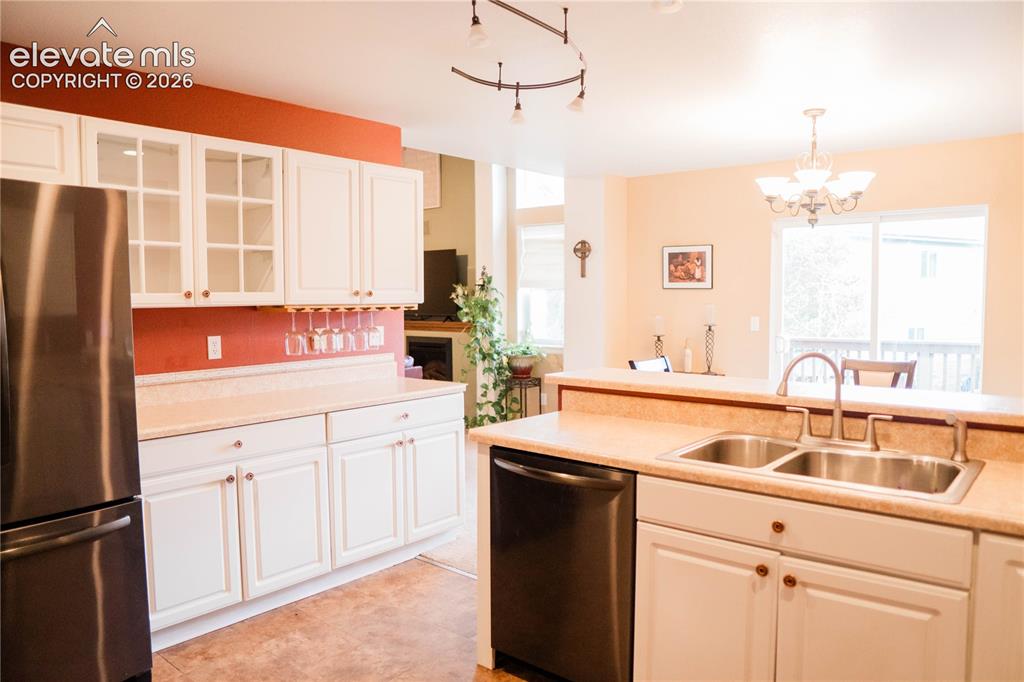 Image 9 of 34: Kitchen
