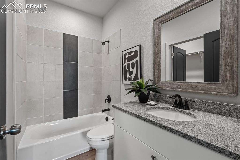 Image 16 of 38: Bathroom