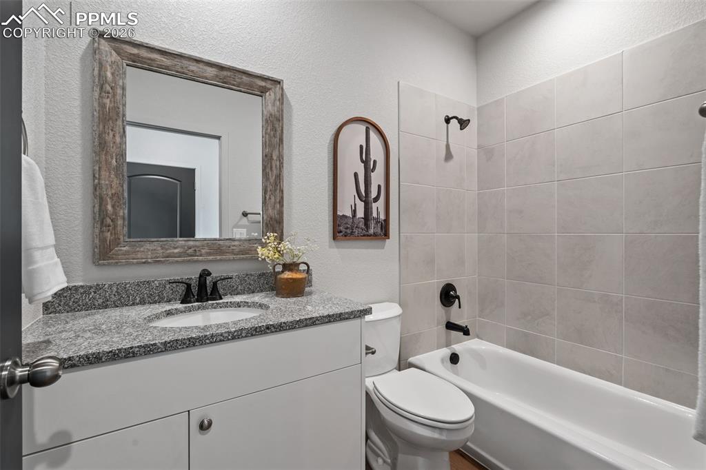 Image 19 of 38: Bathroom