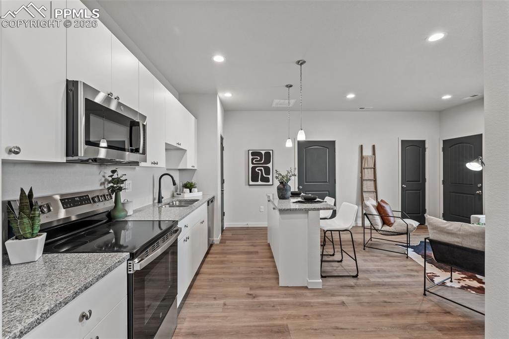 Image 23 of 38: Kitchen