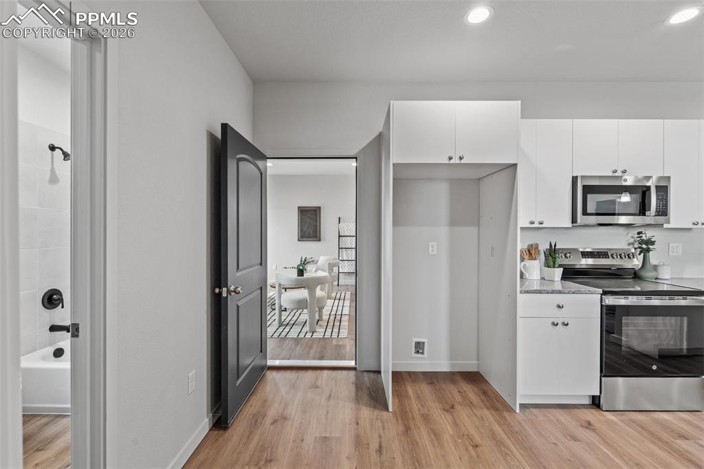 Image 24 of 38: Kitchen