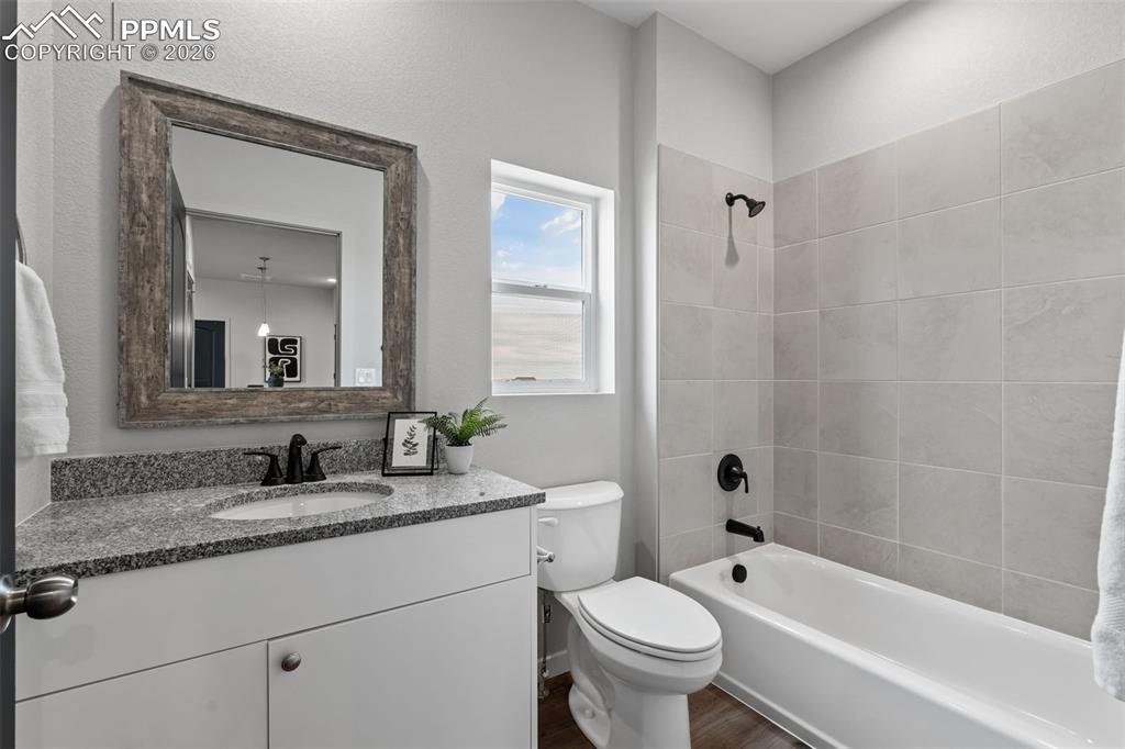 Image 33 of 38: Bathroom