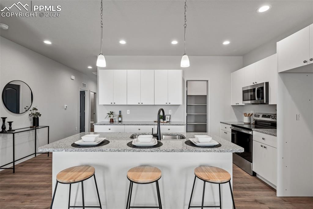 Image 7 of 38: Kitchen