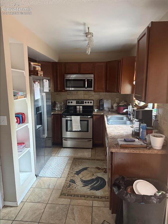 Image 3 of 12: Kitchen