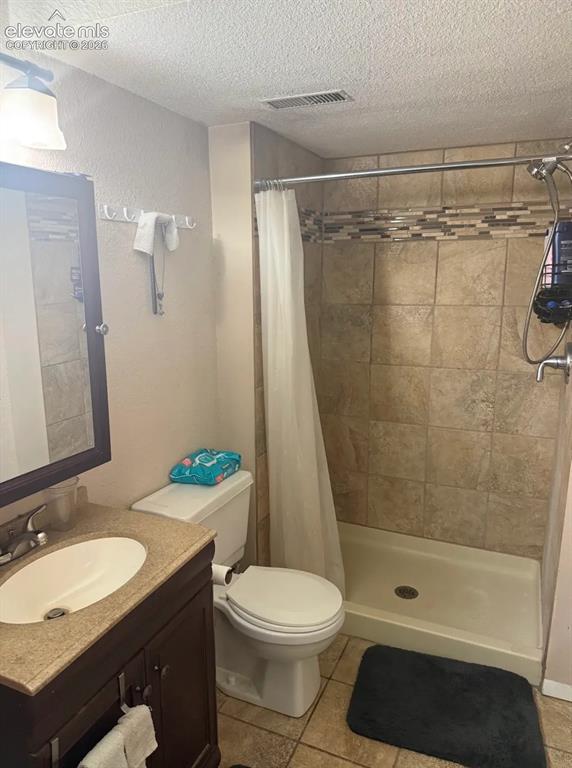 Image 5 of 12: Bathroom