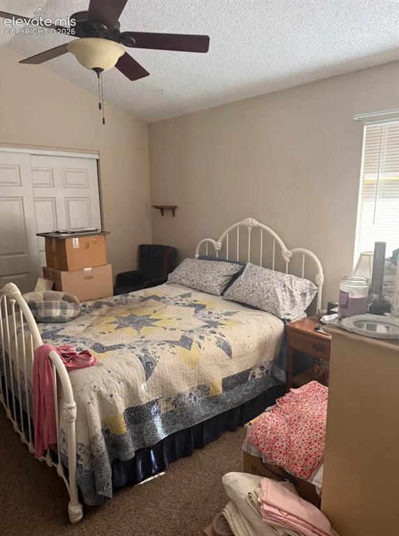 Image 6 of 12: Bedroom