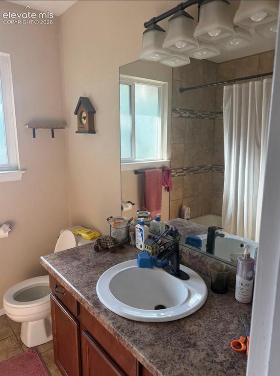 Image 9 of 12: Bathroom