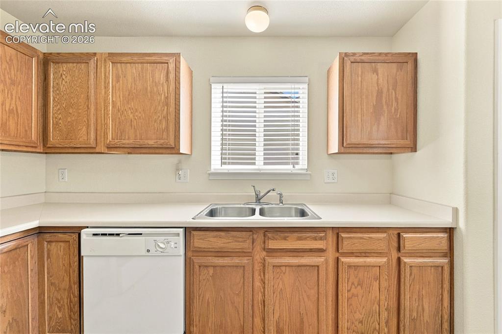 Image 5 of 41: Kitchen