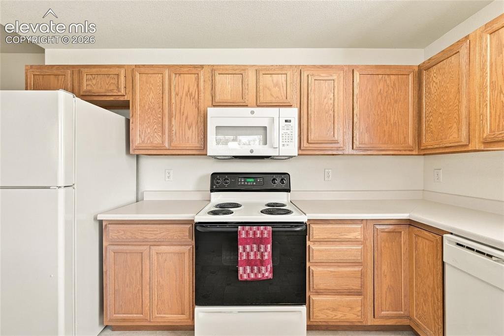 Image 6 of 41: Kitchen