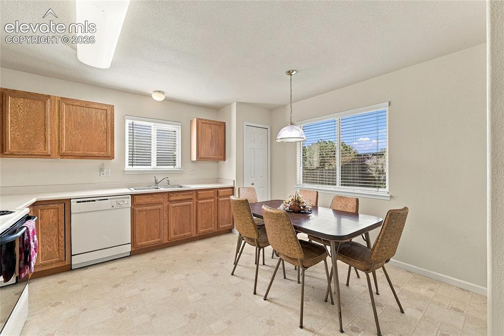 Image 8 of 41: Kitchen