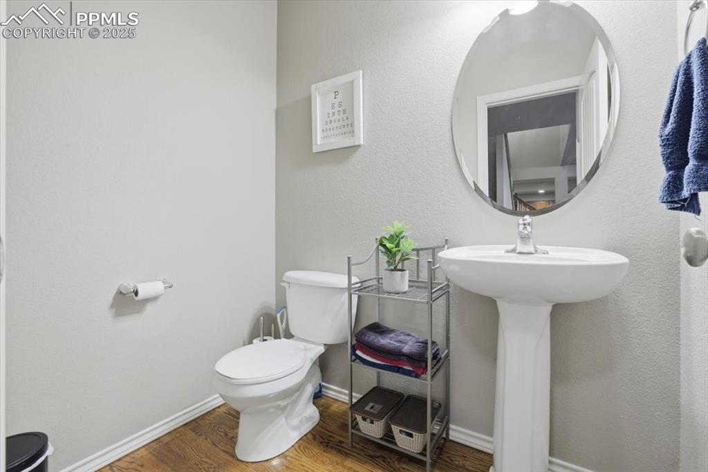 Image 21 of 50: This half bath serves the main floor. 