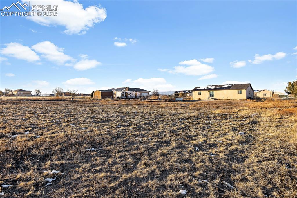 Image 35 of 36: Yard