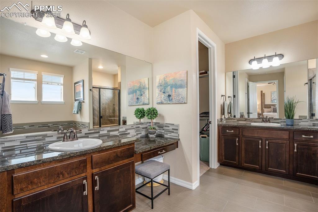 Image 10 of 27: Bathroom