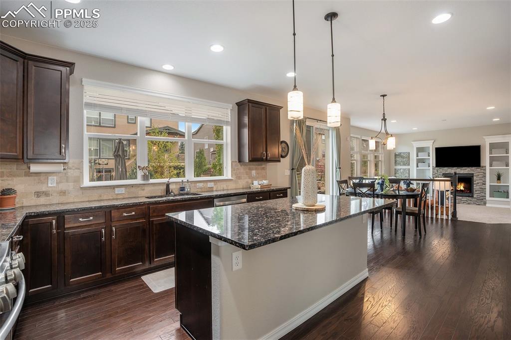 Image 15 of 27: Kitchen