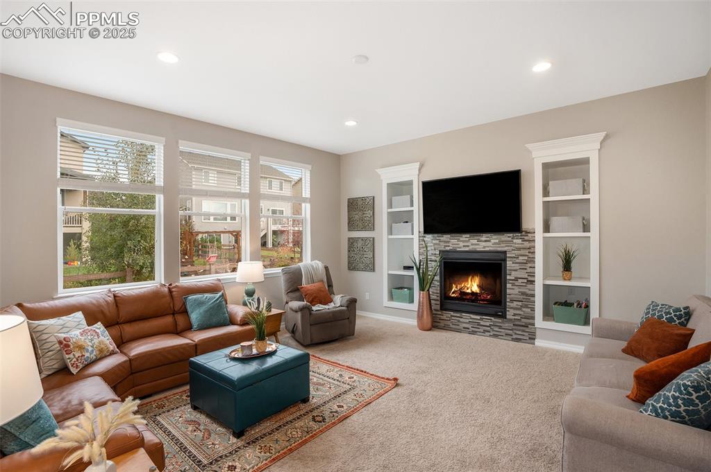 Image 5 of 27: Living Room