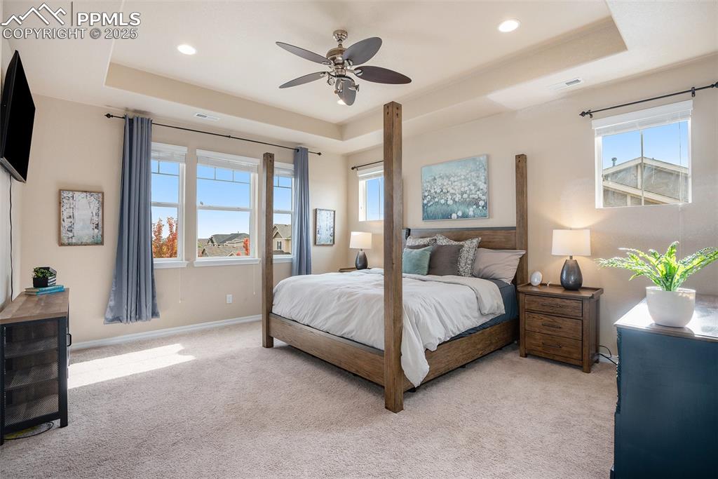 Image 8 of 27: Bedroom