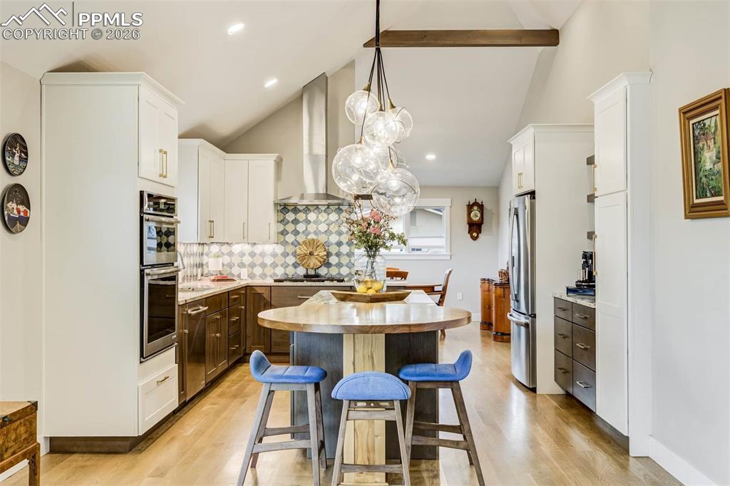 Image 11 of 50: Kitchen