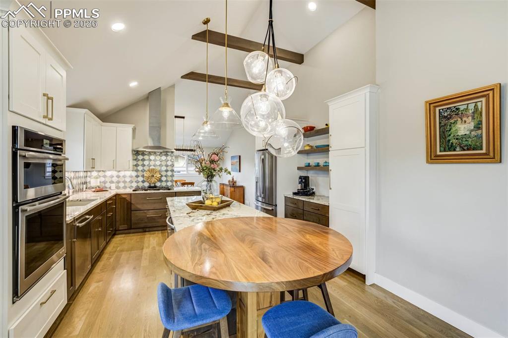 Image 12 of 50: Kitchen