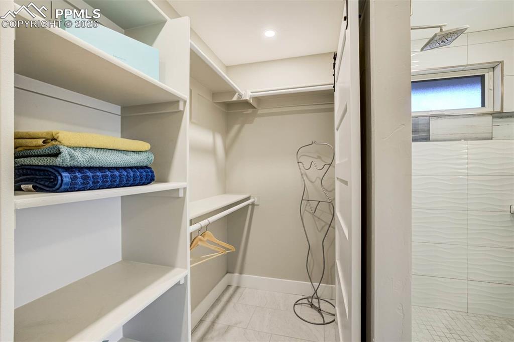 Image 29 of 50: Closet