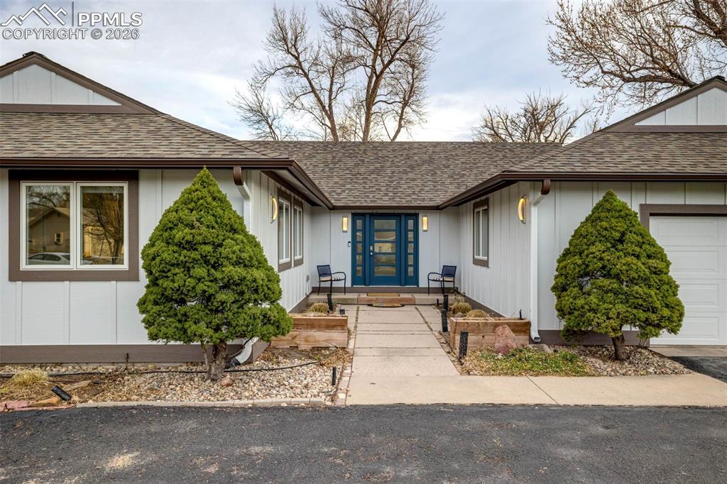 Image 3 of 50: Entry